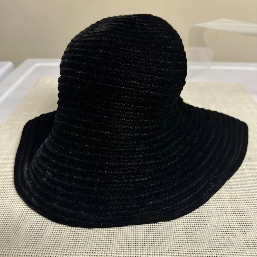 Eric Javits Black Velvet Ribbed Floppy Sun Hat Womens - Picture 3 of 6